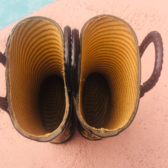 Western Chief Boys Waterproof Printed Rain Boot - Picture 9 of 13